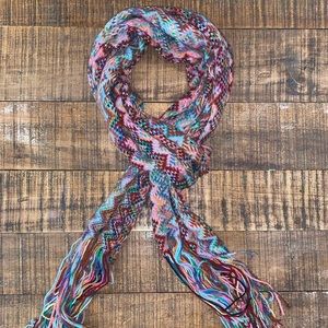 Colorful scarf with rainbow macrame pattern